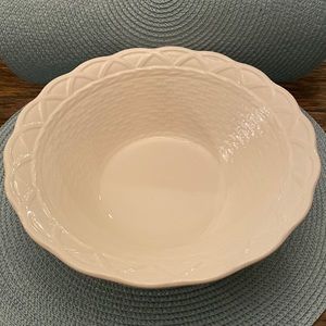 Mikasa Country Manor 10” round Vegetable Bowl